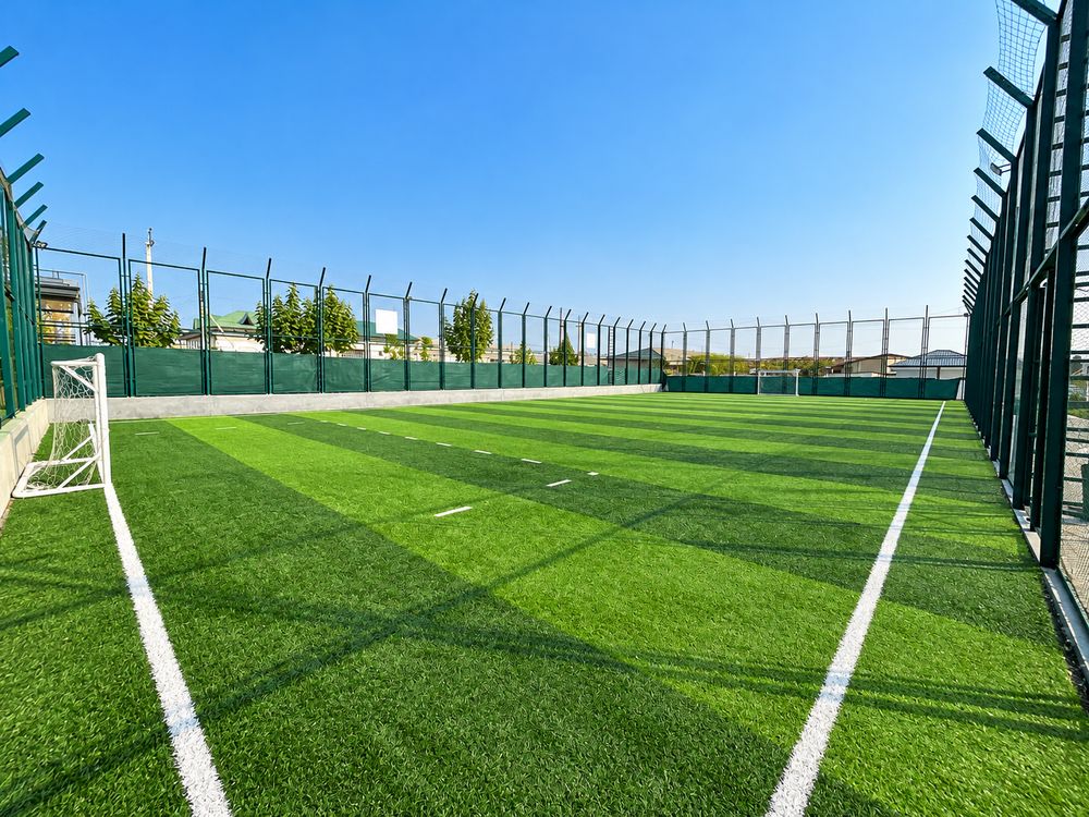 Iceberg School — Futbol maydoni